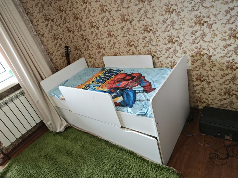 Детская двухъярусная кровать