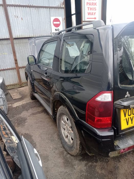 Mitsubishi Pajero 3.2 DID 165ks на части