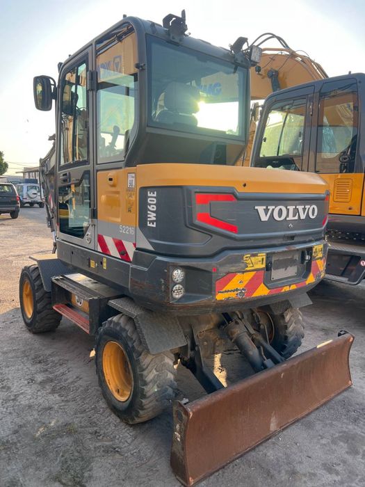 Услуга колесных экскаватор