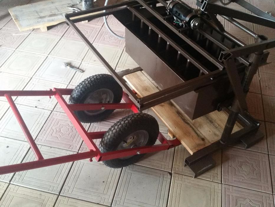 Станки для производства сплитерных блоков.