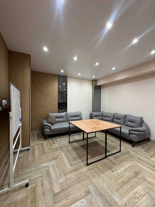 Продаются офис Казы Махалля, 305 м²