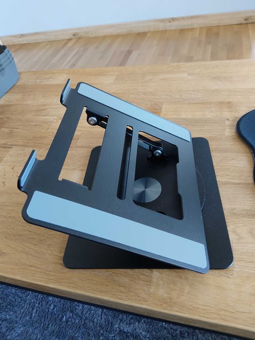 Стойка за лаптоп + подарък килимче за мишка