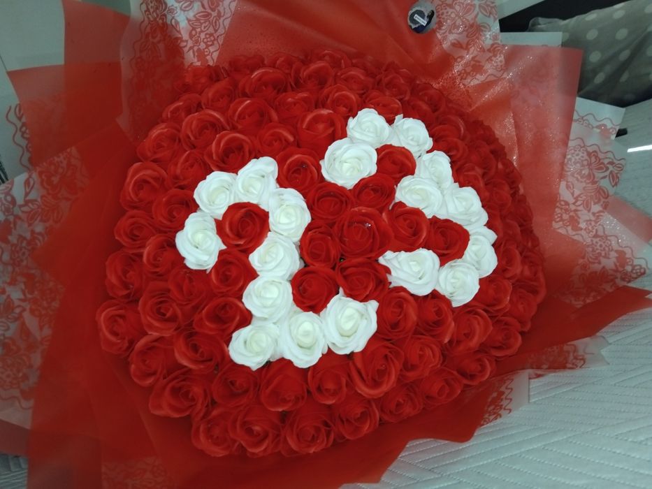 Cadou care nu se ofilește – buchete de flori din săpun personalizate