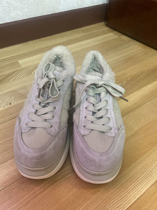 Продам кроссовки