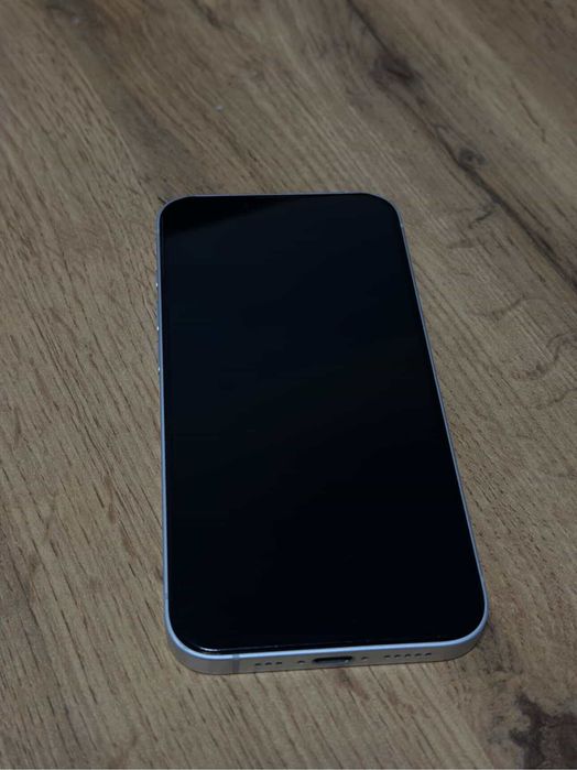 Продам Iphone 16e