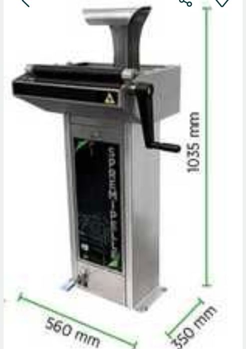 Мивка за пране на кърпи. Чешма с ролки за автомивка на самообслужване.