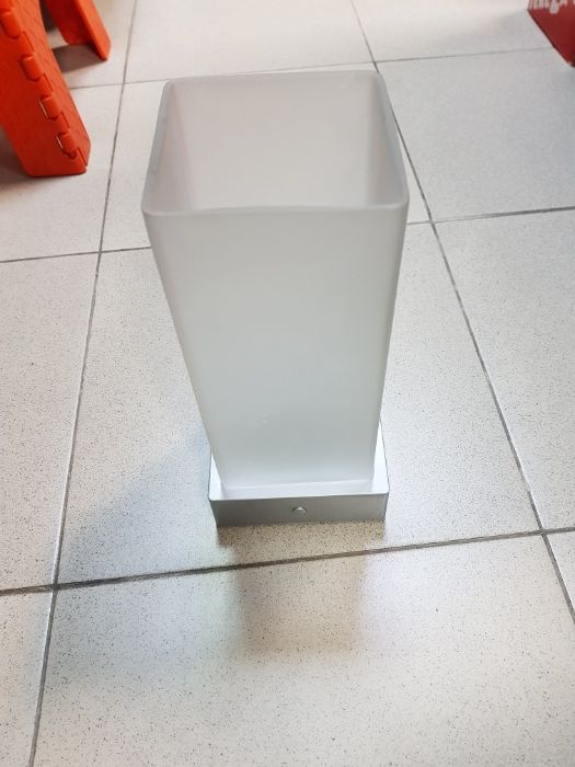 Нощна лампа с променящи се цветове