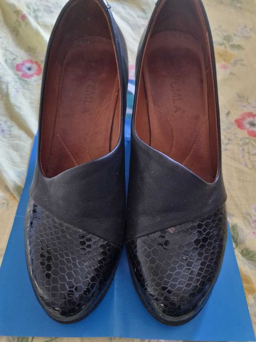 Pantofi negri de dama