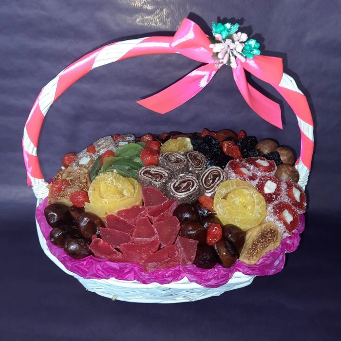 Букеты и корзины из сухофруктов и орехов.