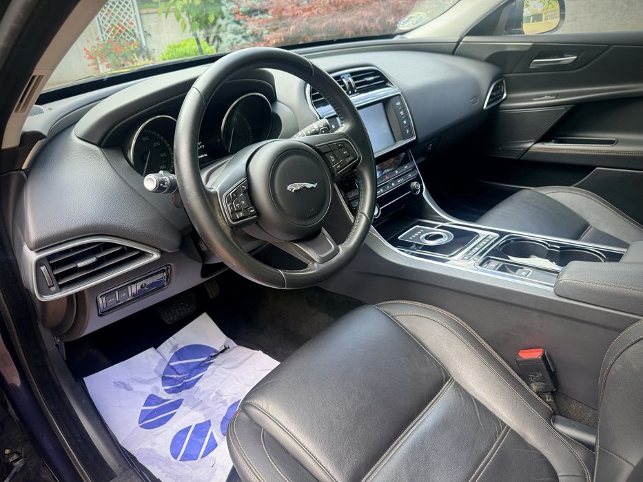 Jaguar XE 2.0d 180 CP Cutie Automata! Garantie 12 Luni