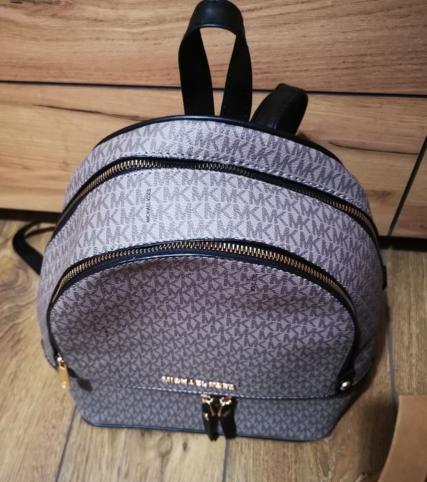 Rucsac si portfard Michael Kors