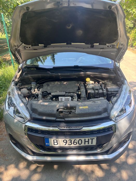 Peugeot 208 Сив металик 61200 км.
