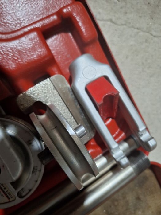 Presa manuala de indoit teava