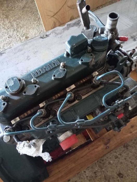 Двигател Kubota D1403 части .  И V1505 цял.