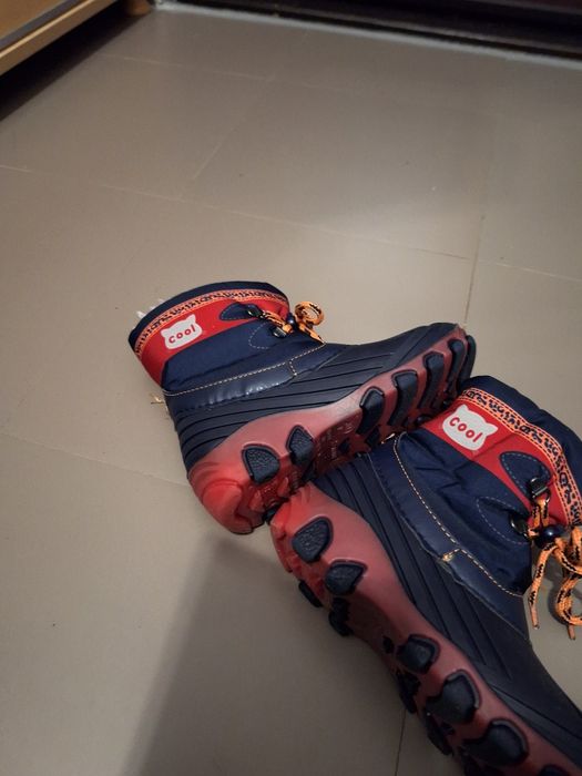 Încălțăminte rezistenta la apă și umezeală