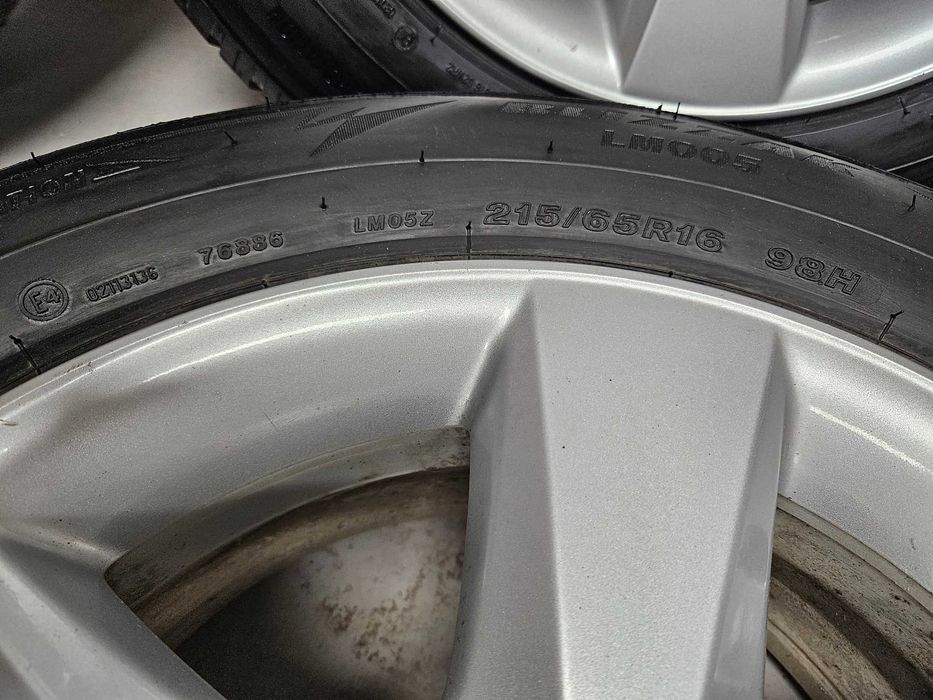 Продавам гуми с джанти.