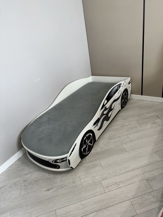 Продам машинка кровать