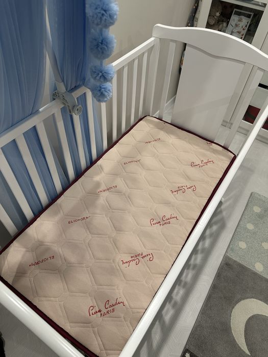 Бебешка кошара с люлеещ механизъм