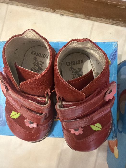 Продам детскую обувь