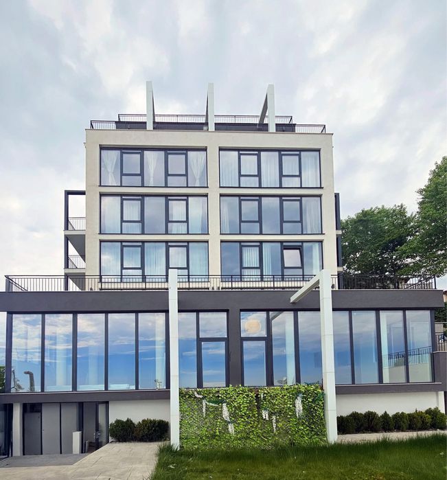 град Обзор Лукс Тристаен 140 кв