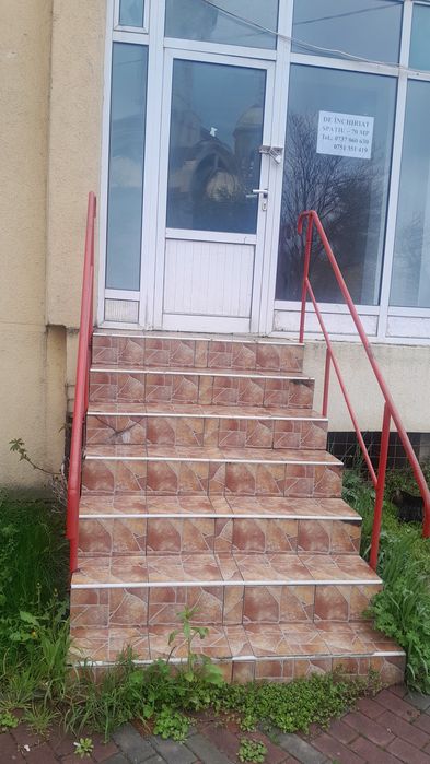 Închiriez spațiu comercial 70 mp în orașul Piatra Neamt