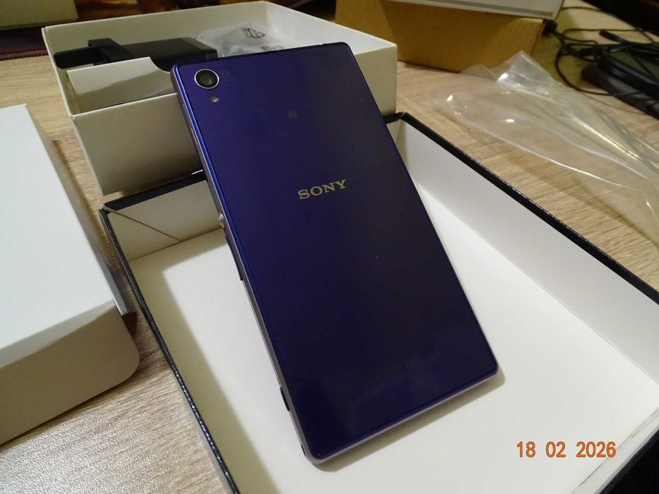 Мобилен телефон Sony Xperia Z1