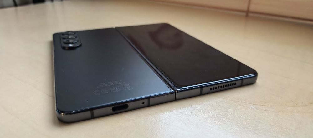 Samsung Galaxy Z Fold 4_512GB_12GB Ram_120HZ / DISPLAYURI DEFECTE