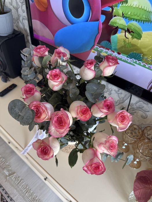 Продаю свежие цветыв корзине!