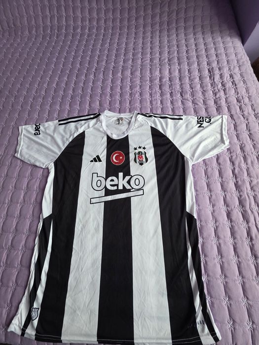 Официална тениска на Бешикташ