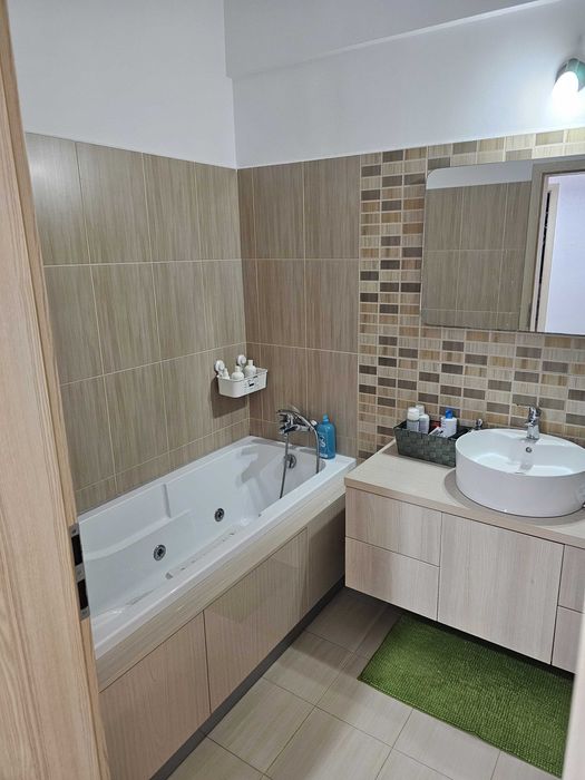 Vand apartament 4 camere in Prelungirea Ghencea, Cartierul Latin