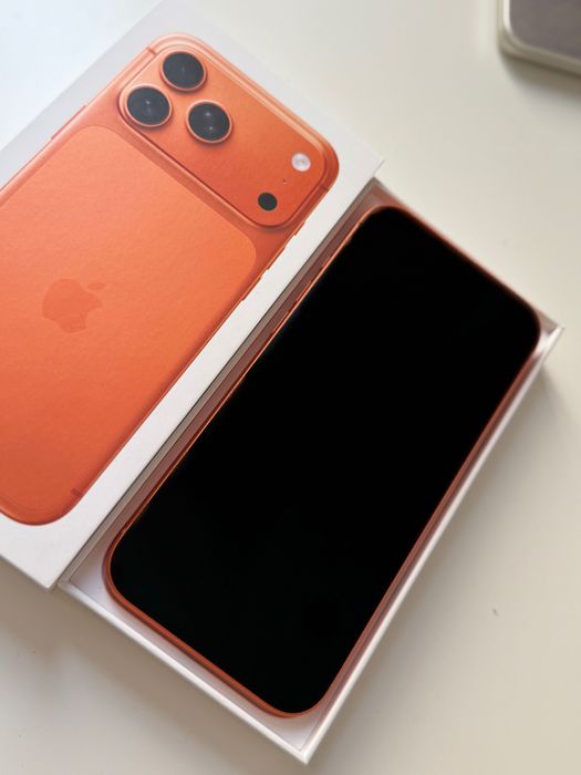 iPhone 17 Pro Max 256GB Cosmic Orange