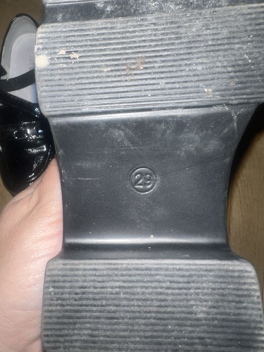 Продам туфли новые одевали 3 раза