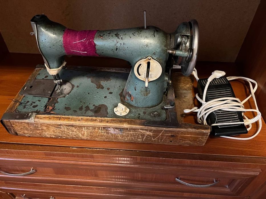 Швейная машина ,марка неизвестна