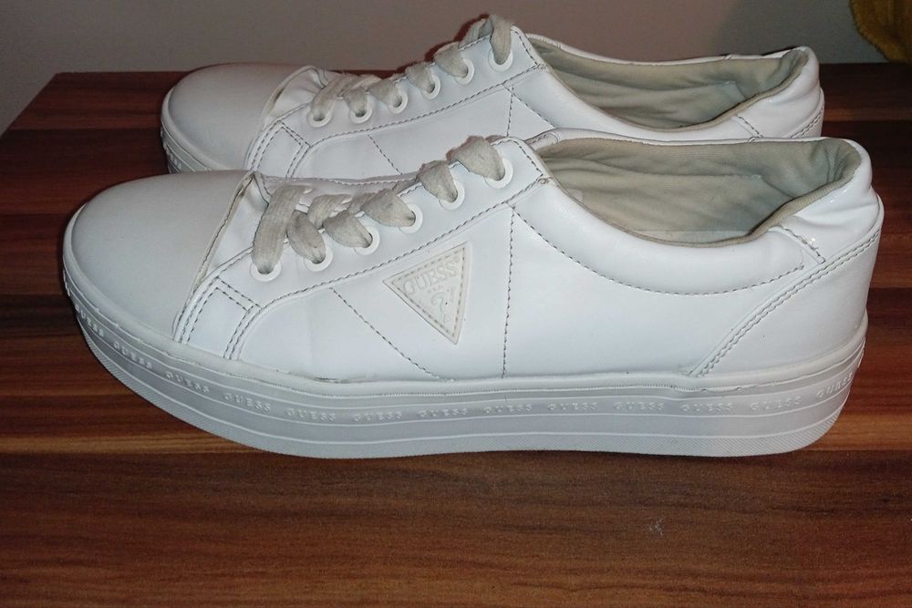 Оригинални маратонки на GUESS