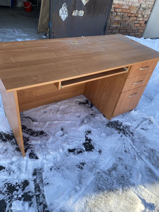 стол письменный-компьютерный