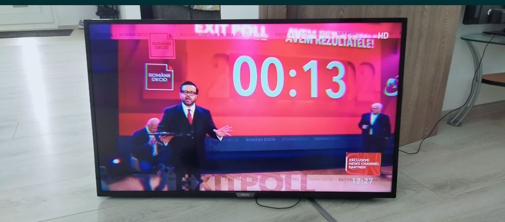 Nu este smart  de 100cm, model 39PHS4112