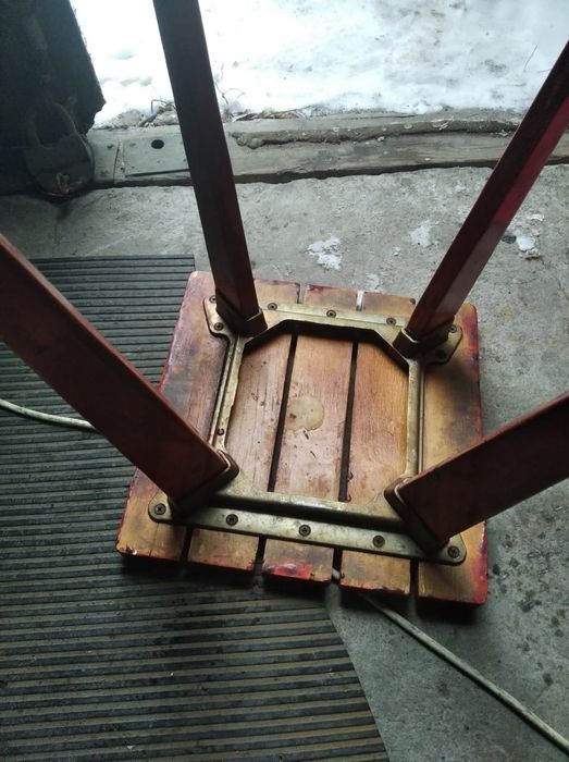 Продам два кухонных стула