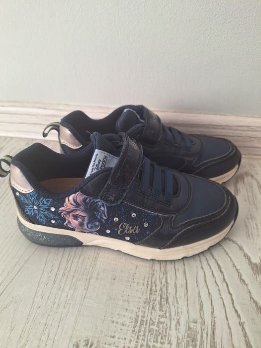 Два чифта детски маратонки