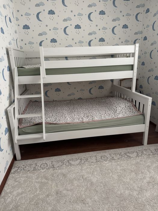 Детская двухъярусная кровать