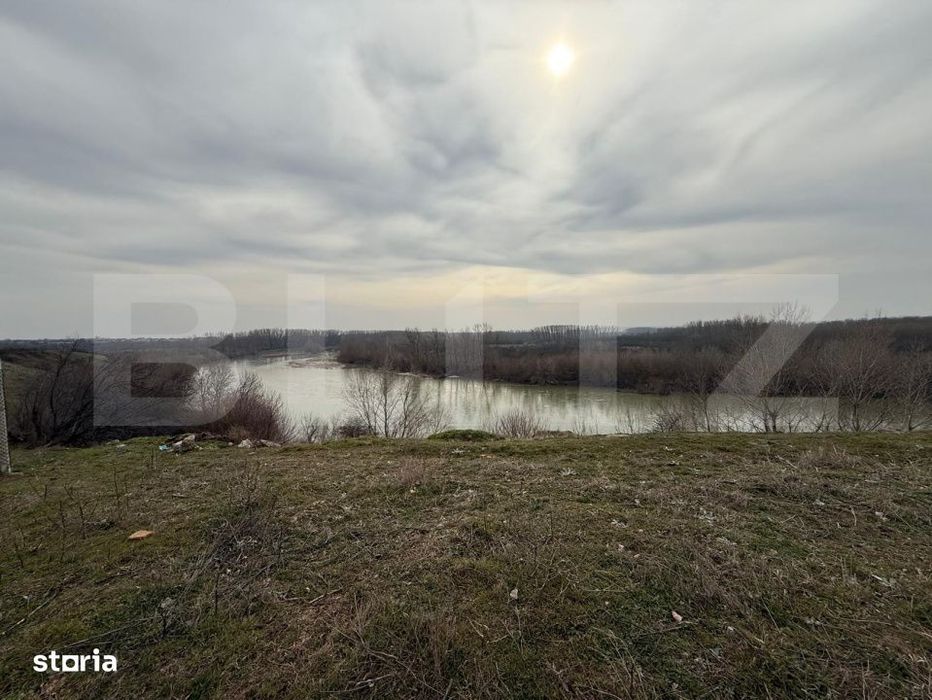 Teren intravilan 970 mp cu priveliste catre Jiu, Malu Mare