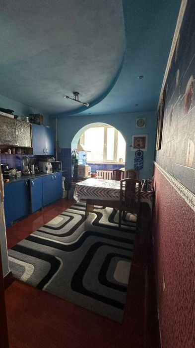 Продается 4х- комн.кв на 8 микрорайоне