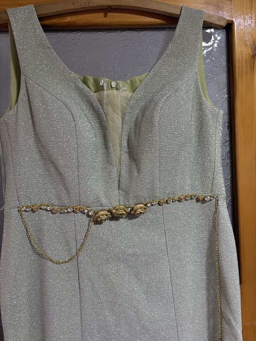 Rochie lungă de ocazie verde fistic cu sclipici, stil sirenă / gală