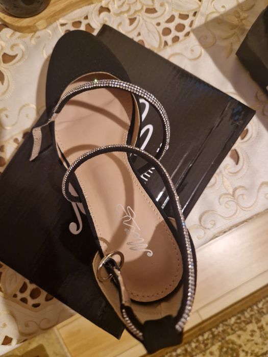 Vând pantofi dama Mei