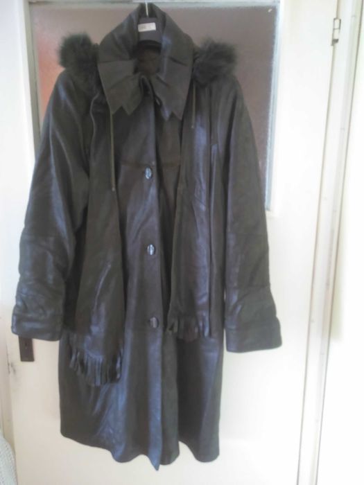 Тъмно зелено палто от естествена кожа