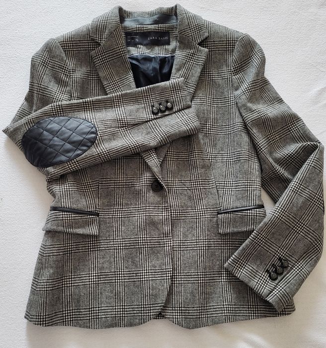 Jachetă stofă, culoare gri.