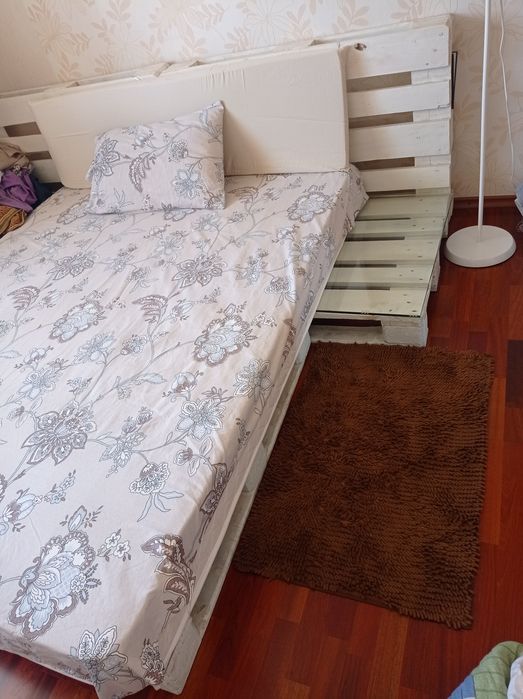 Кровать двуспальная из паллет