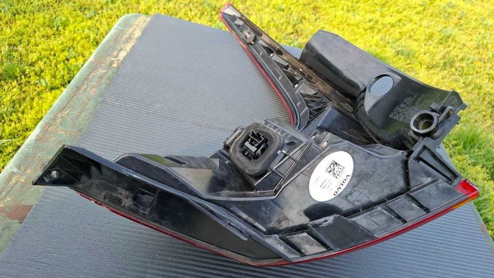 Volvo XC60 II 2017... Stopuri, complete sau separate 32228916, 32228917 (USA)