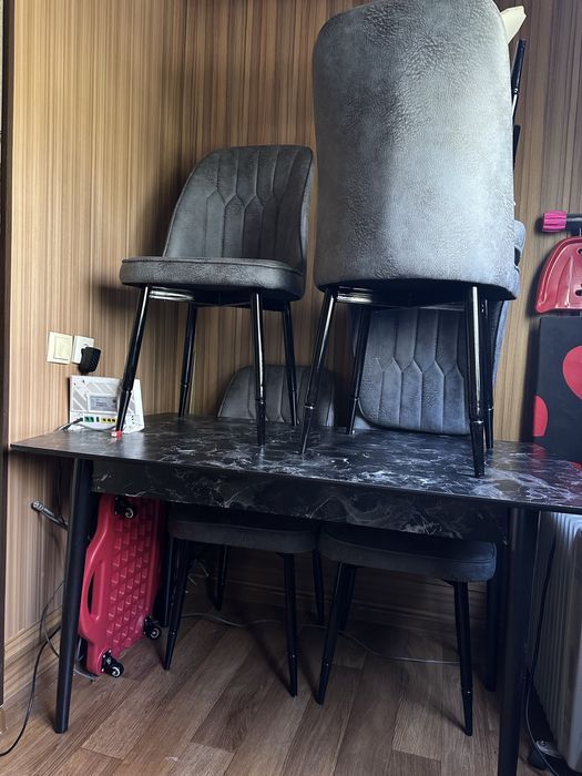 Продается новый стол стул