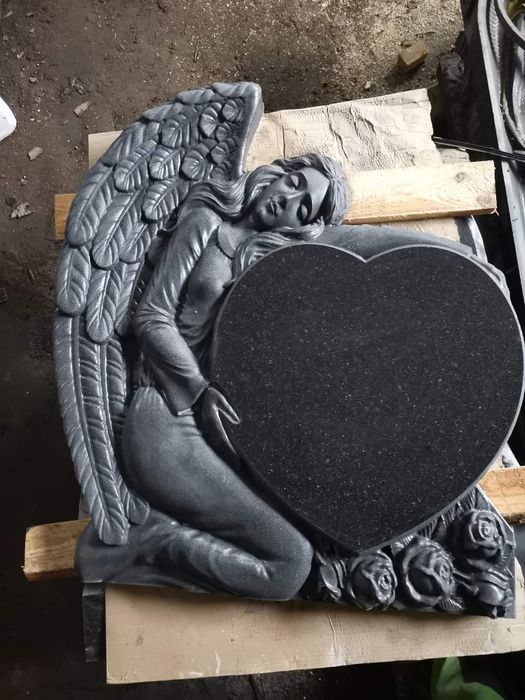 Sculpturi lucrate manual , cruci ,morminte