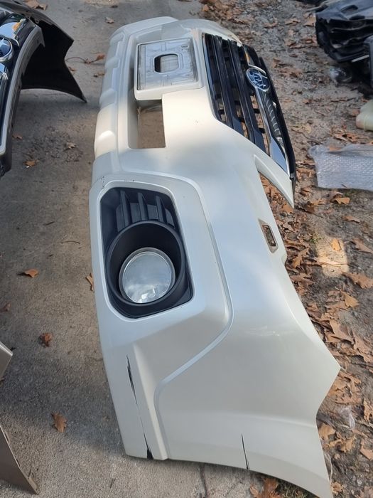 Бампер передний на Subaru Outback  .